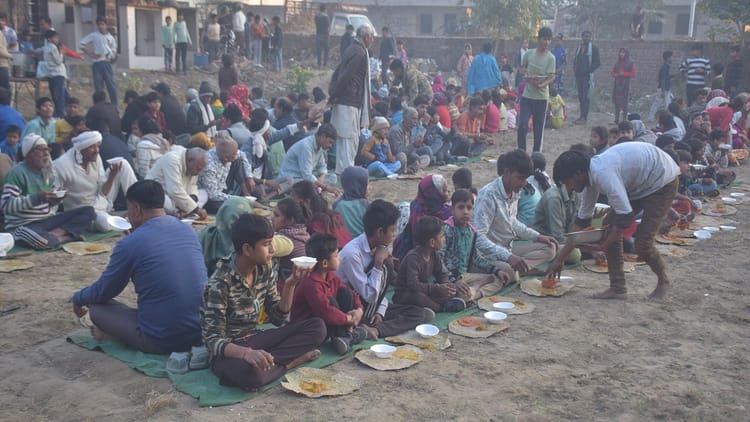 Agra: आनंदी भैरव मंदिर मेले में उमड़ा आस्था का सैलाब, अलौकिक शृंगार...विशाल भंडारे में जुटे हजारों श्रद्धालु