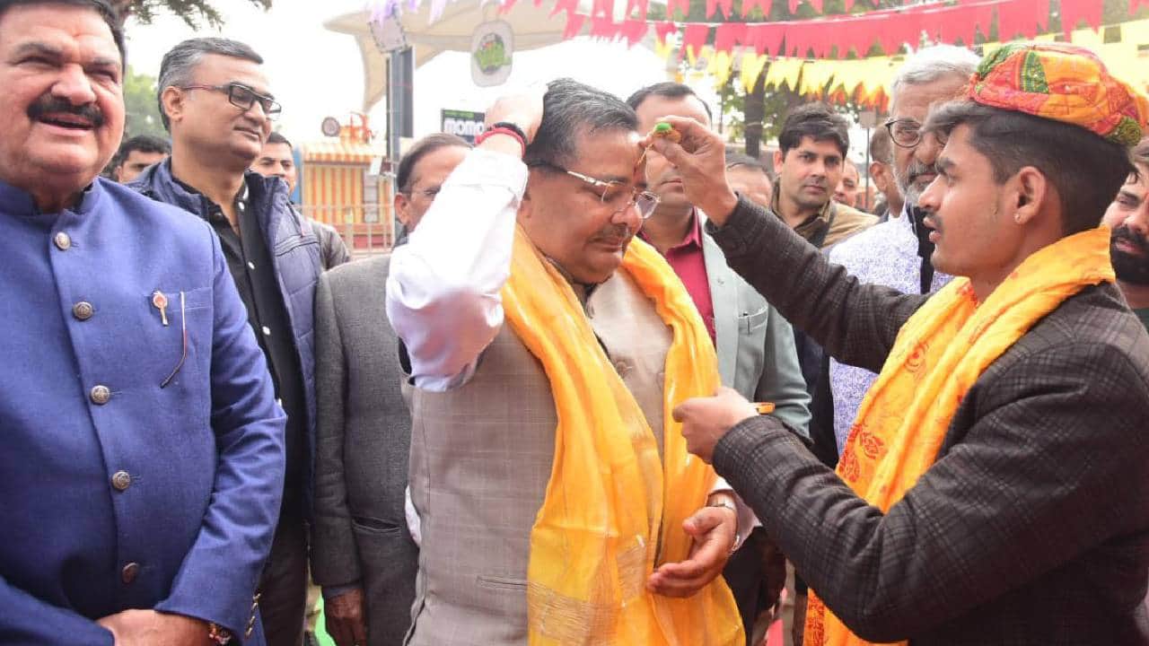 Amar Ujala Sangam-2025: Tourism Minister Jayveer Singh tasted pumpkin chips; 'Rajasthani-Kashmiri' dance perfo