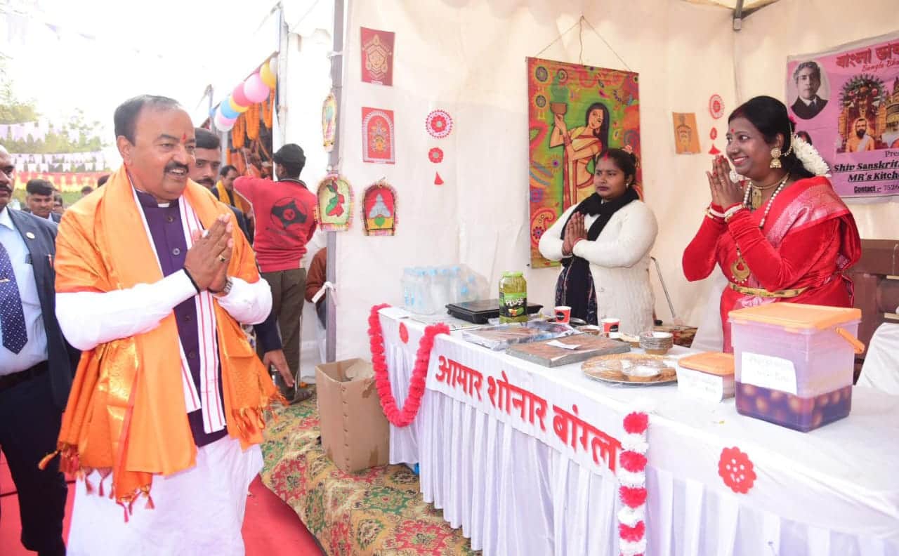 Amar Ujala Sangam-2025: Stalls featuring cuisines from every state were set up; Deputy CM Keshav Maurya was ca