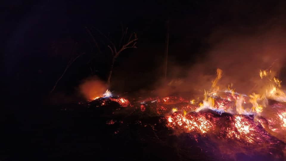 भूसे की बुर्जी और बाजरे की करब में लगी आग