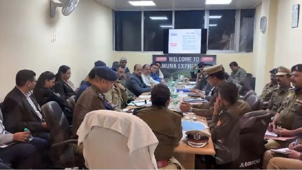 Officials held meeting to curb accidents on Yamuna Expressway in mathura