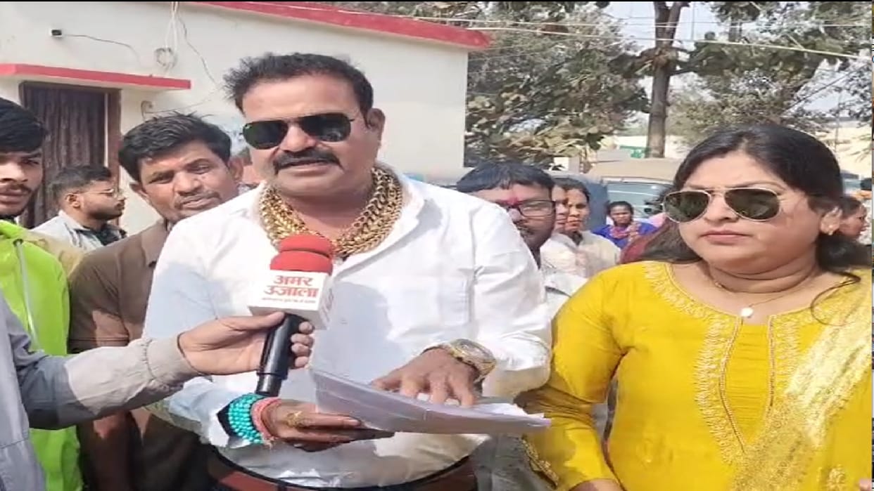 Raipur News: protest against illegal liquor; corporator Sonu Mamta Tiwari gheraos DD Nagar police station