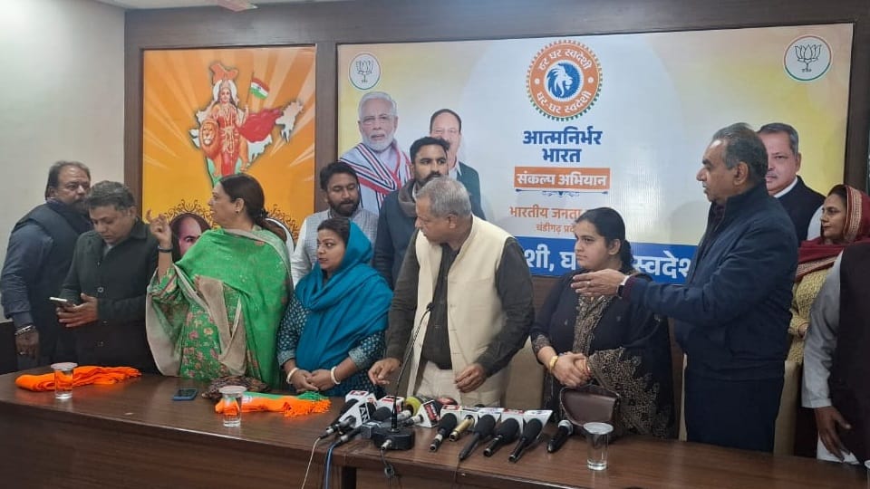 Chandigarh Mayor election two AAP councillors join BJP