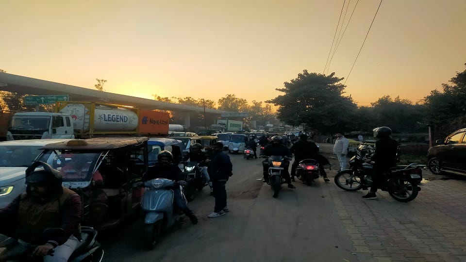 Traffic Chaos at Guru Ka Taal Cut: Vehicles Crawl on Delhi Highway