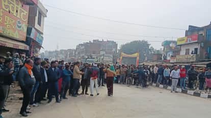 Chandauli eunuchs protest over incident in which house of Khushboo Kinnar demolished in an explosion