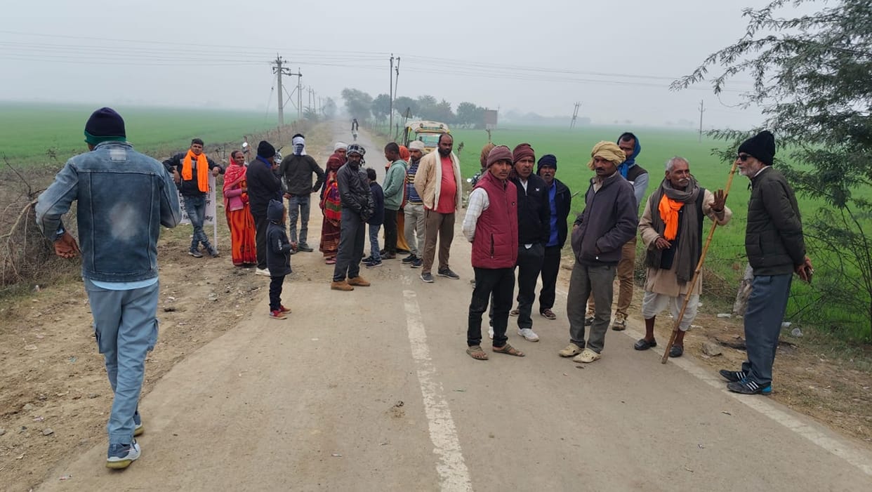 Hamirpur Accident Dumper truck hits motorcycle woman dies uncle and nephew injured referred to hospital