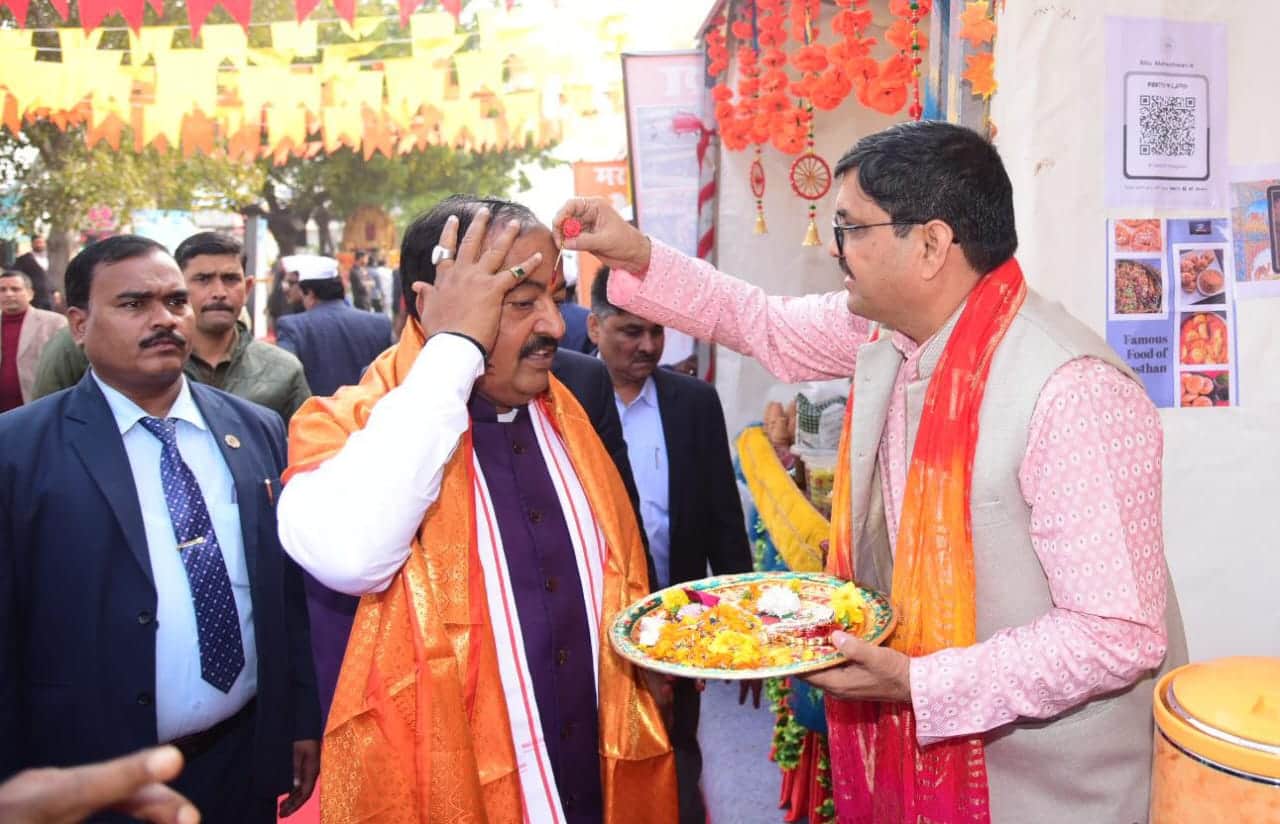 Amar Ujala Sangam-2025: Stalls featuring cuisines from every state were set up; Deputy CM Keshav Maurya was ca