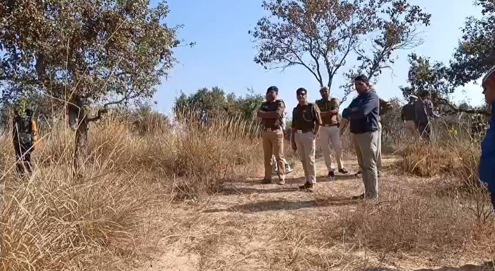 Rajasthan: Bodies of a young man and woman found hanging from a tree in Jaipur causing a sensation in the area