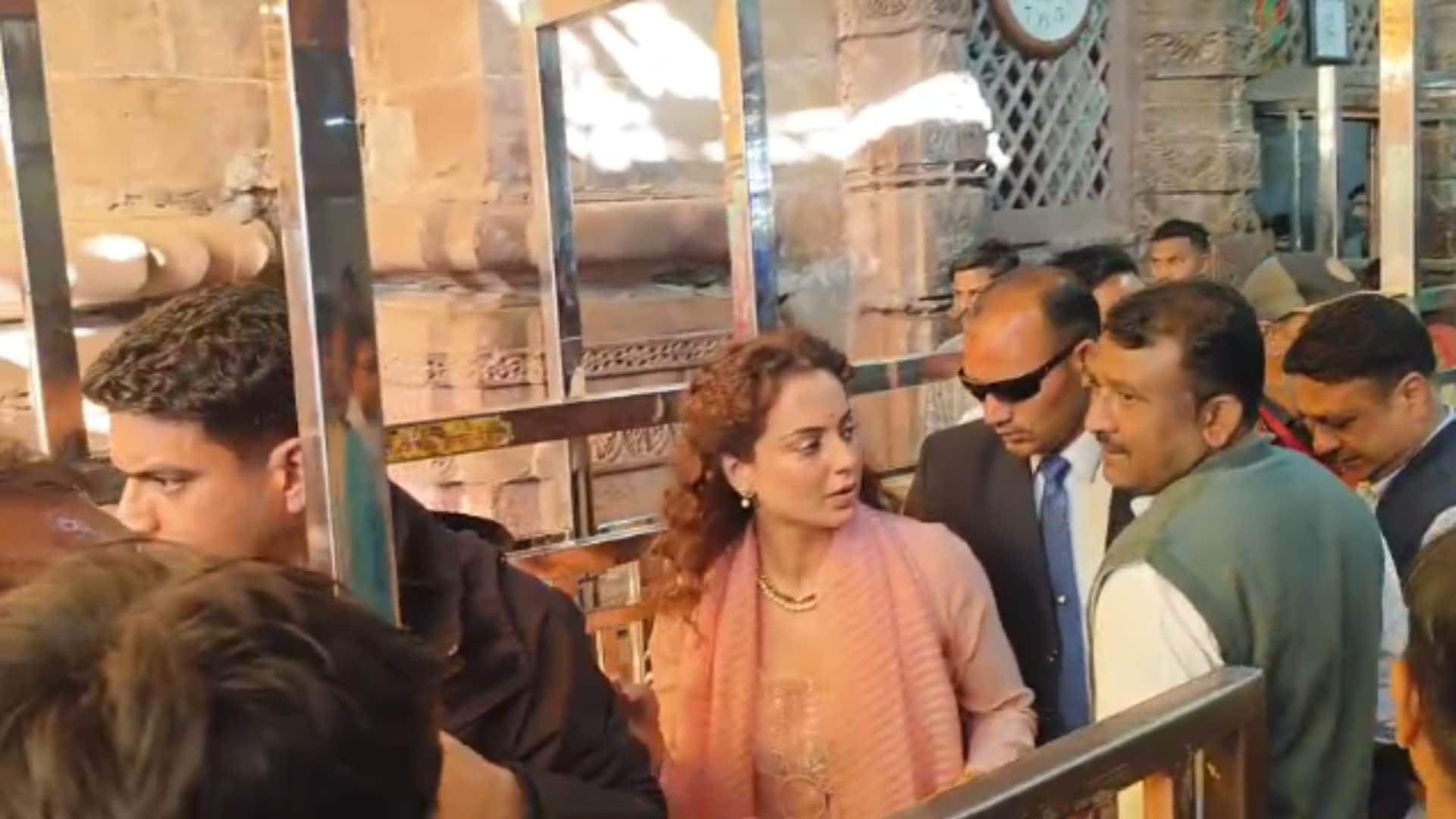 Kangana Ranaut arrives to visit Baba Omkareshwar