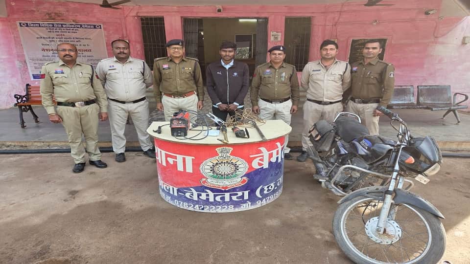 पुलिस की गिरफ्त में आरोपी
