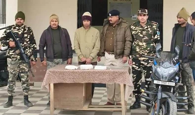 पुलिस की गिरफ्त में आरोपी