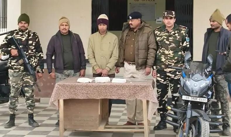 पुलिस की गिरफ्त में आरोपी
