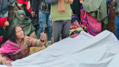 Raebareli: Two laborers died after a pit dug during mining collapsed; they were filling soil into a trolley.