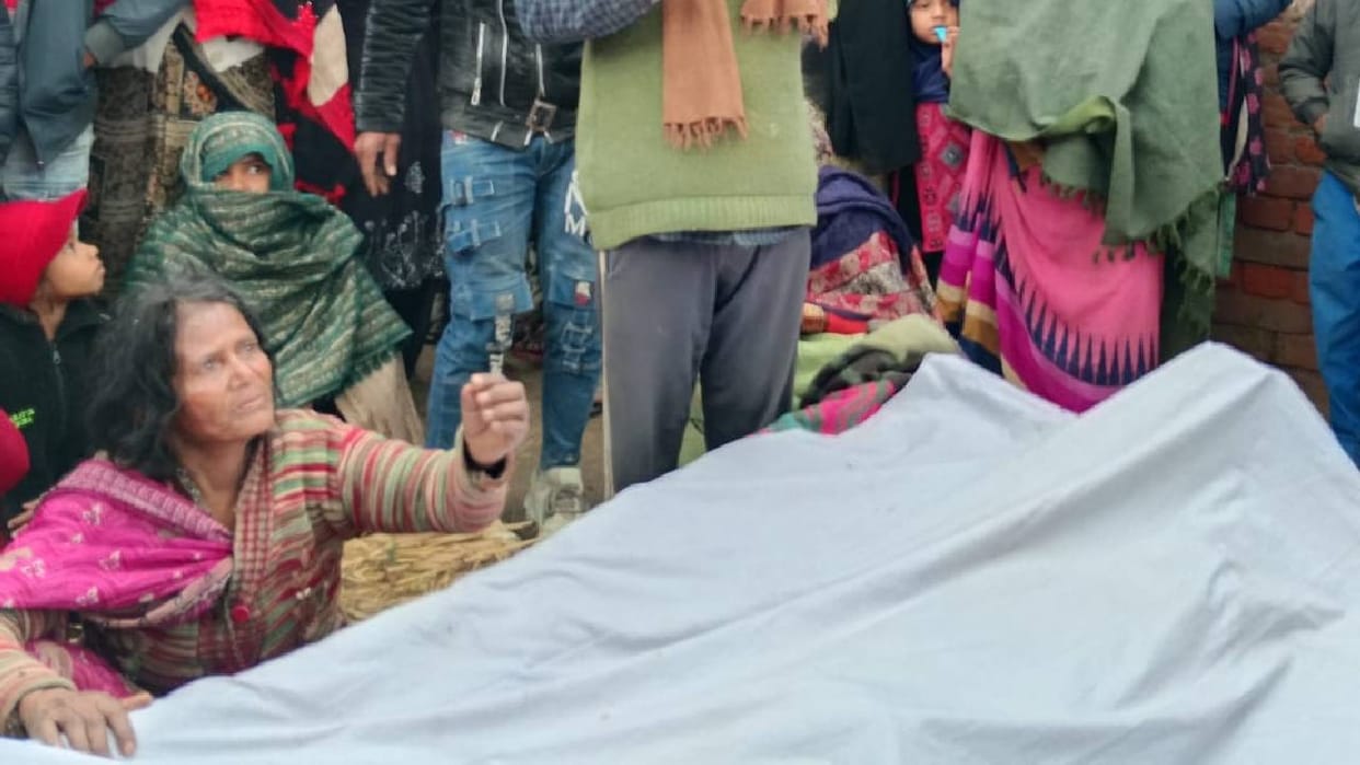 Raebareli: Two laborers died after a pit dug during mining collapsed; they were filling soil into a trolley.