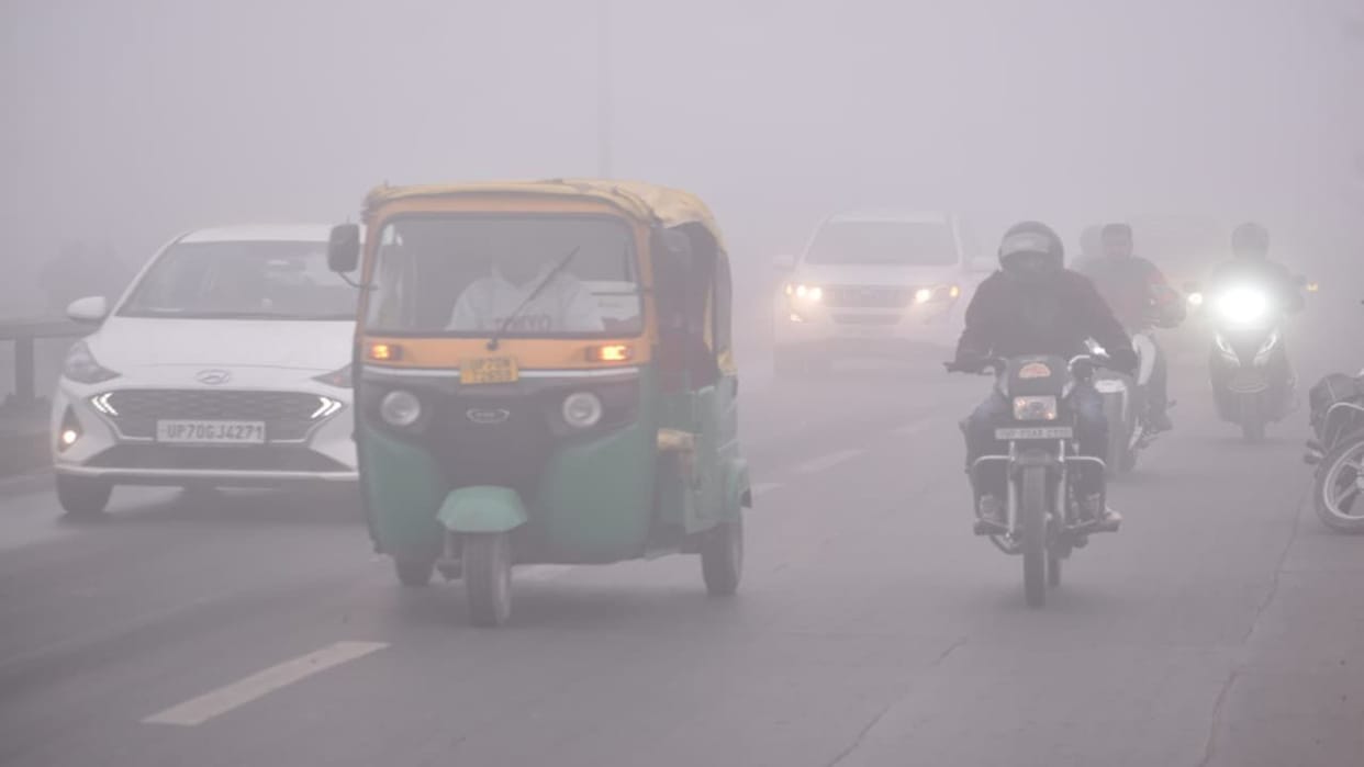 Dense fog prevailed throughout the day, melting increased, sun was not visible