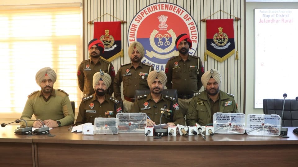 Jalandhar Rural police arrested three robbers with country-made pistols looted jeweler shop