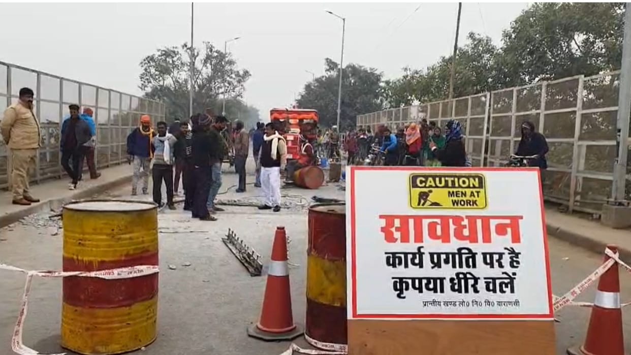 People inconvenienced by closure of Malviya Bridge women and children were crossing bridge on foot