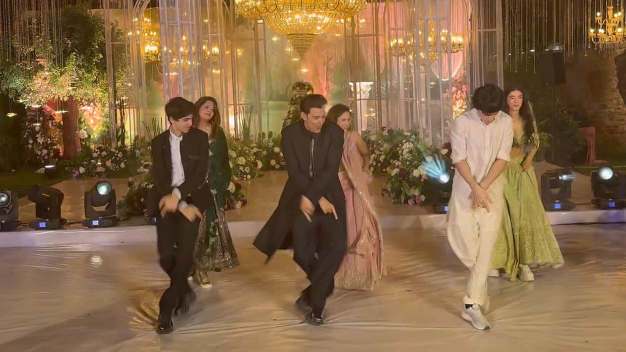 Hrithik Roshan Danced With His Two Sons At His Cousin Eshaan Roshan Wedding