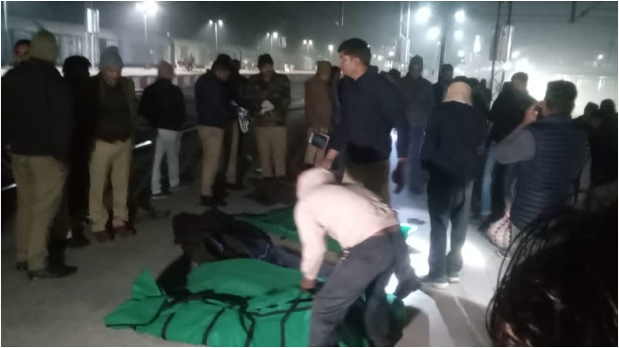 five people died after being hit by train in Shahjahanpur