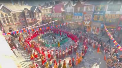 Shimla Winter Carnival begins: women danced together in the Mahanaati, cultural parade was also held