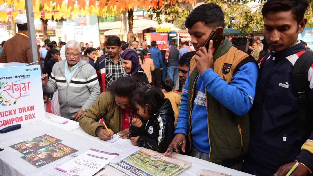 Amar Ujala Sangam: A world of cultures unfolds on the banks of the Gomti river; children enjoy camel rides...