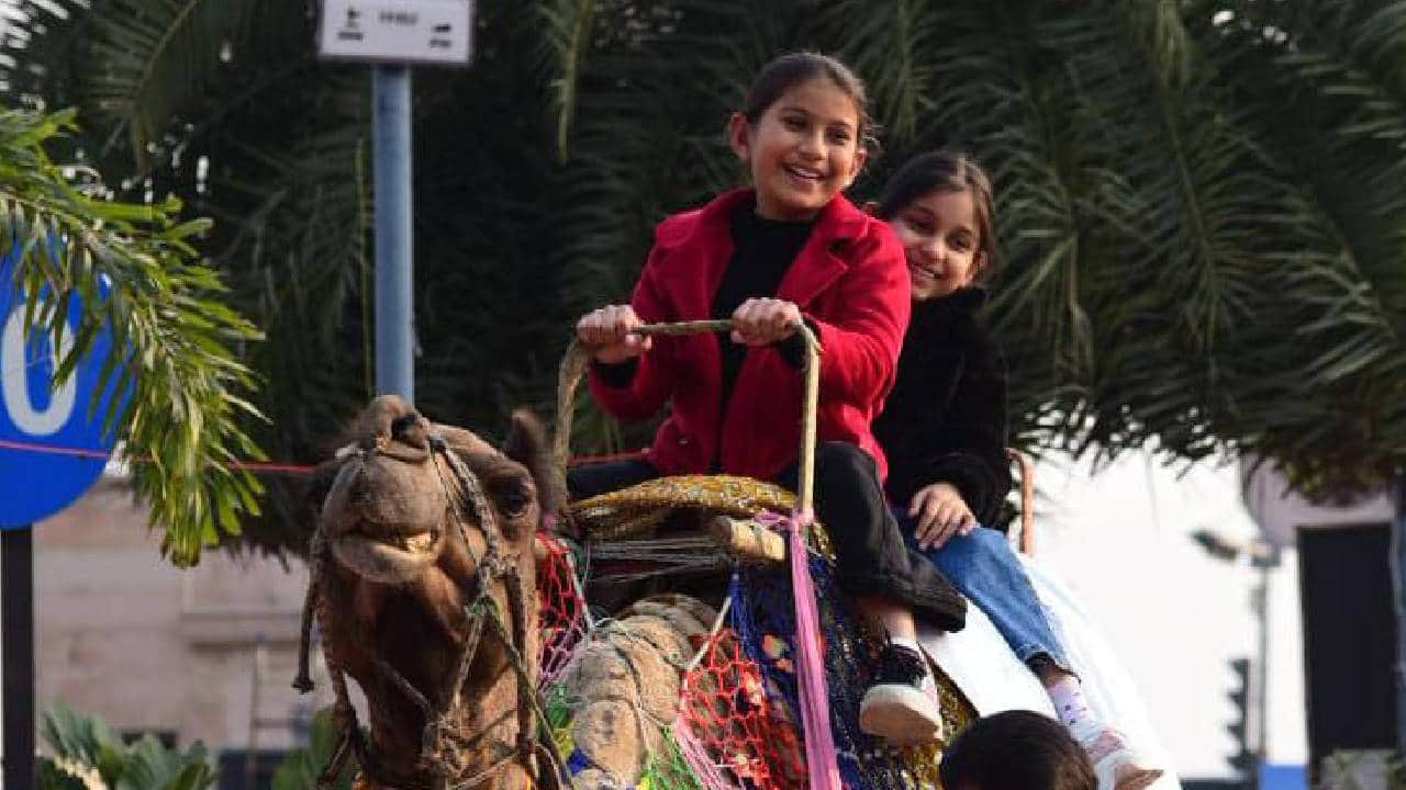 Amar Ujala Sangam: A world of cultures unfolds on the banks of the Gomti river; children enjoy camel rides...