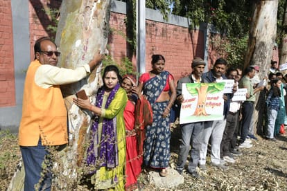 Bhopal News: Children, elderly people, and women hugged thousands of trees to save them, and paid tribute to t