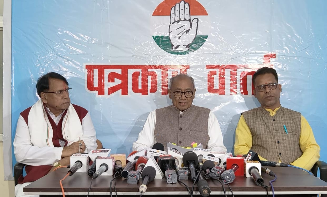 Bhopal News: Digvijay Singh strongly opposes the auction of land belonging to monasteries and temples, saying
