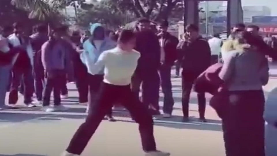 Meerut: When the girlfriend commented on the boyfriend, the girlfriend beat the student with a belt