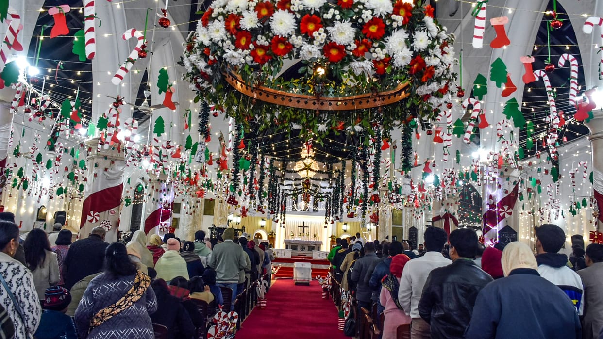 Christmas 2025 PM Modi President Droupadi Murmu Rahul Gandhi Amit Shah and other leaders wish marry christmas