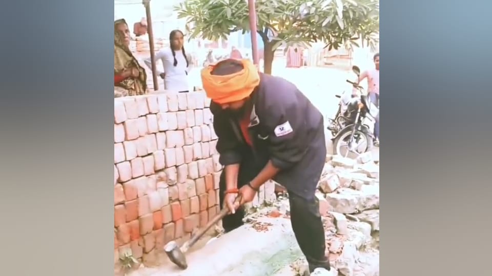 Hindu organization activists demolished a shrine using hammers In Fatehpur