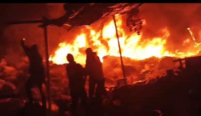 Roorkee News massive fire broke out in scrap dealer warehouse all goods reduced