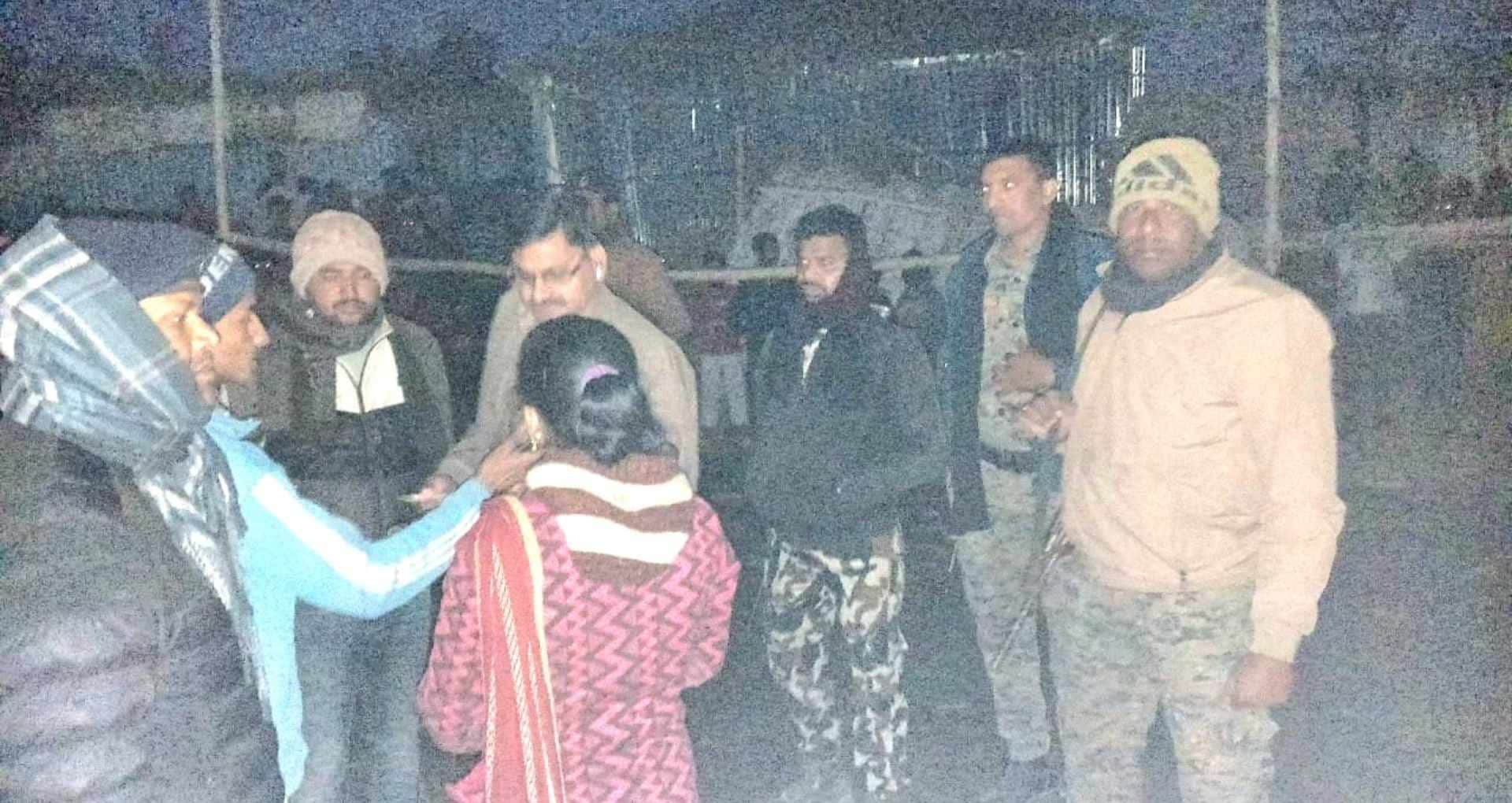 मौके पर मौजूद लोग