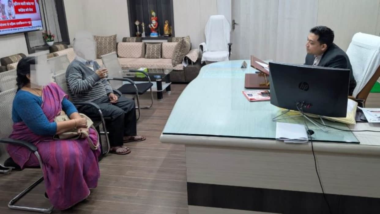 Neemuch News: Elderly Couple Kept Under ‘Digital Arrest’ for 15 Days, Police Save 60 Lakh Scam at Last Moment