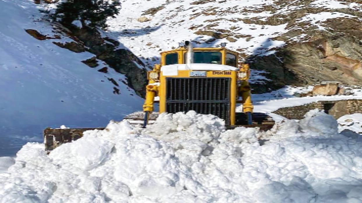 weather updates cold intensive snowfall air pollution delhi ncr flights and other news in hindi