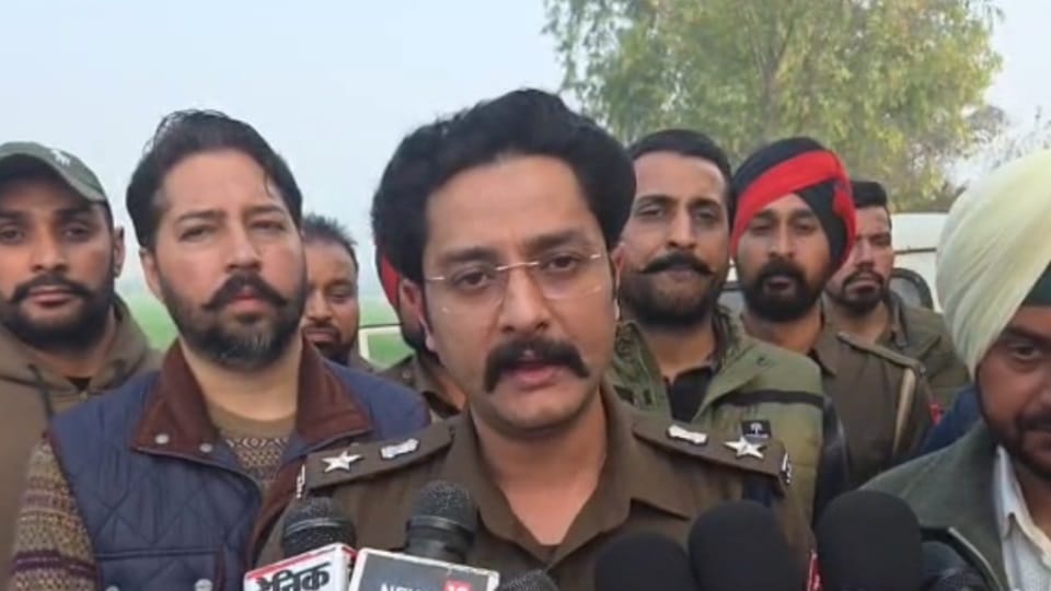 मामले की जानकारी देते एसएसपी वरूण शर्मा