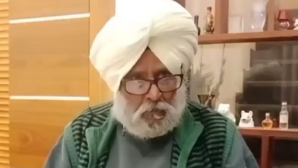 Retired bank clerk in Moga cyber-cheated 42 lakh rupees extorted by posing as customs officer