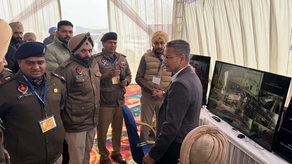 DGP Gaurav Yadav pays obeisance at Gurdwara Shri Fatehgarh Sahib