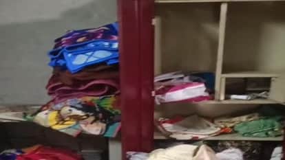 Thieves broke into a vacant house by breaking a window and made off with cash and jewelry worth lakhs of rupee