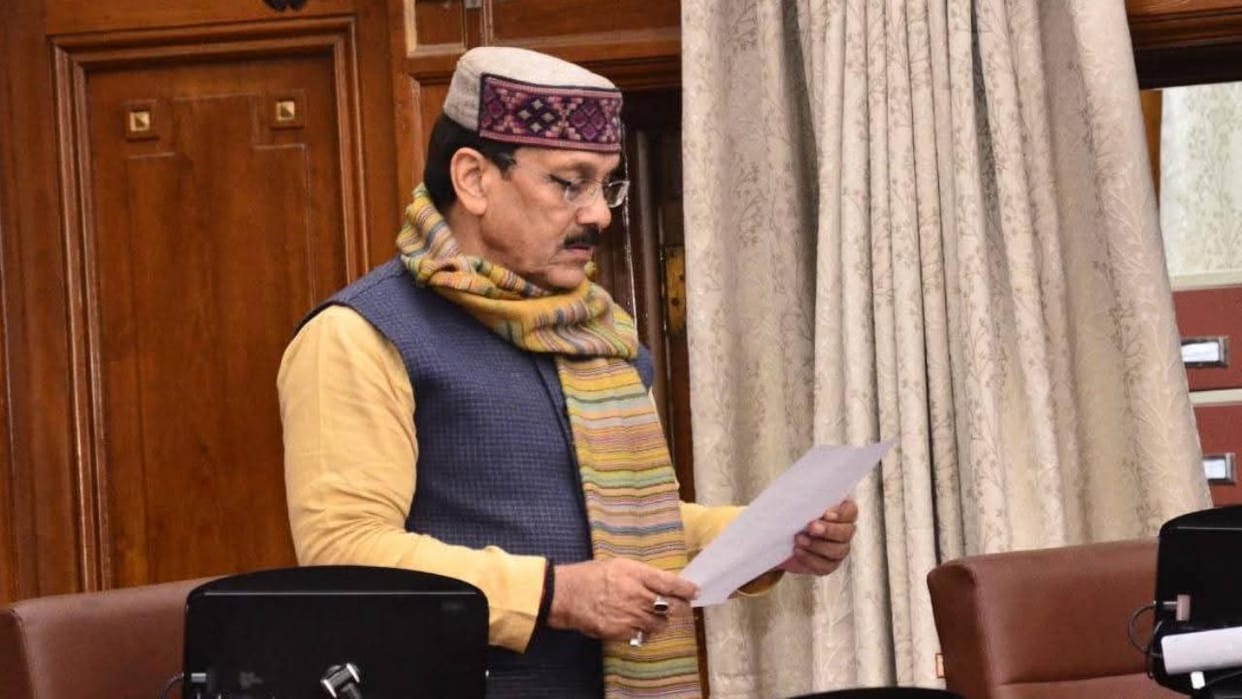 Jhansi: MLC raised the issue of Rs 250 crore scam in the name of laying underground power lines.