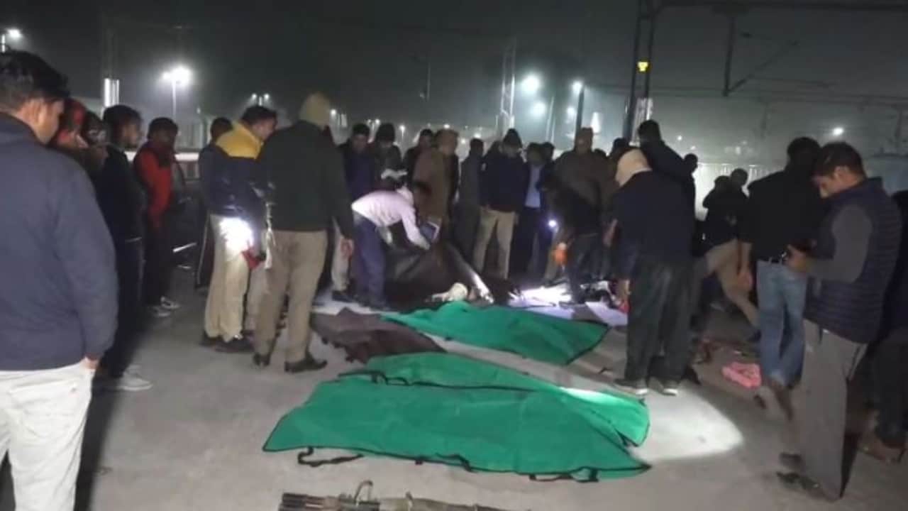 Five people killed in accident while trying to save a one-kilometer detour in Shahjahanpur