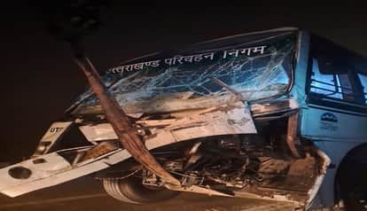 A public transport bus collided with a tanker truck parked in the middle of the highway in the fog