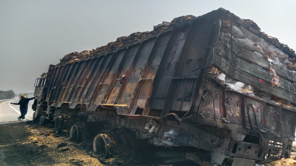 truck loaded with lentils caught fire due to a short circuit; the incident occurred late at night on the Nawab