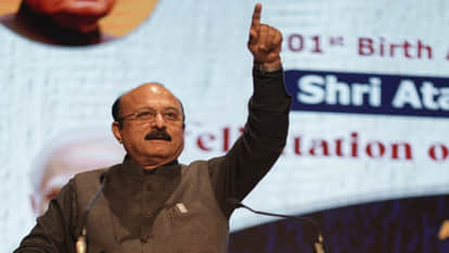 Delhi: 240 Meritorious Students of Janakpuri Receive Tablets at Digital Empowerment Programme