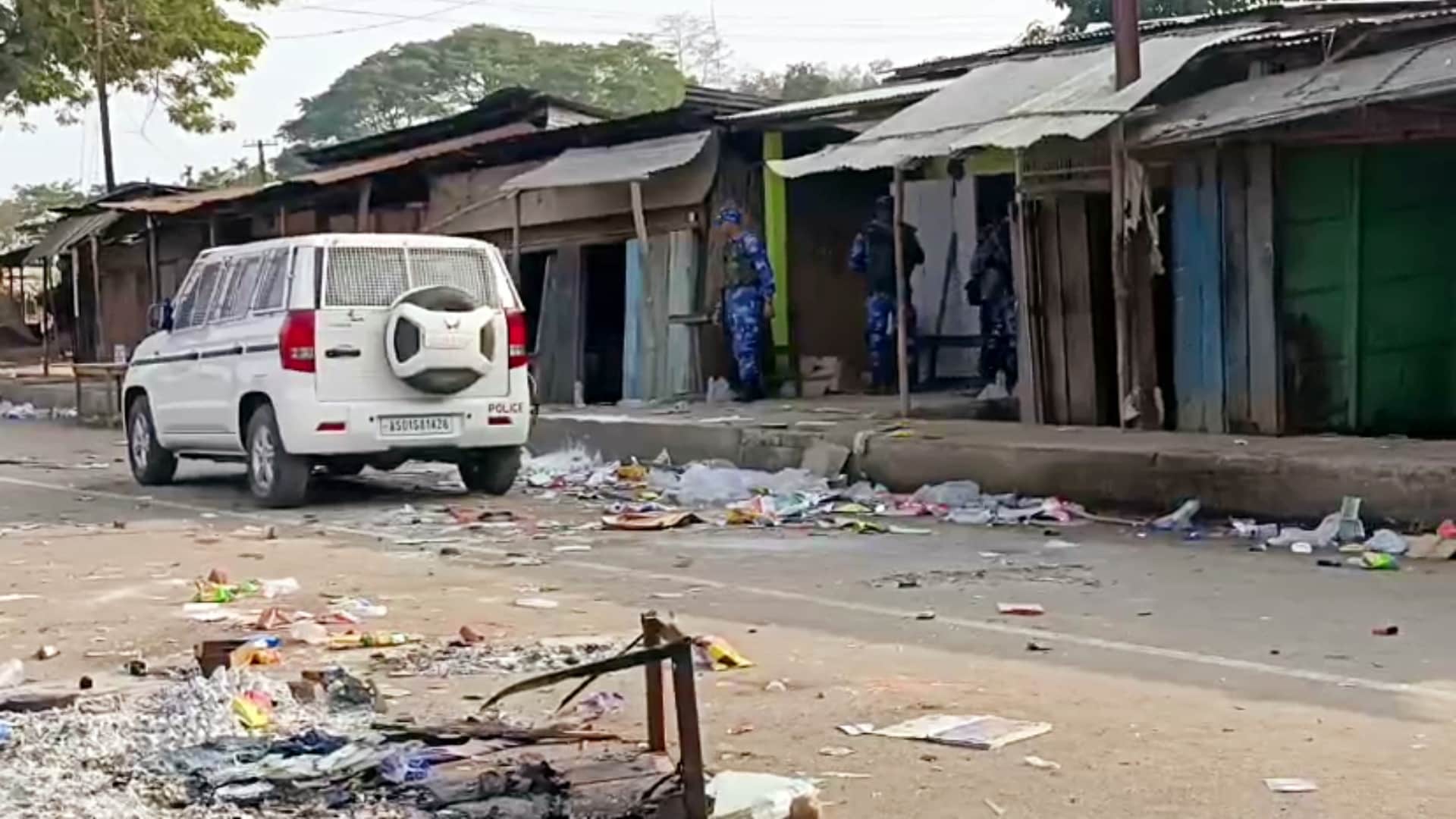 असम में भड़की हिंसा अब थमने लगी है। बीते कुछ दिनों में कोई नई घटना सामने नहीं आई है।