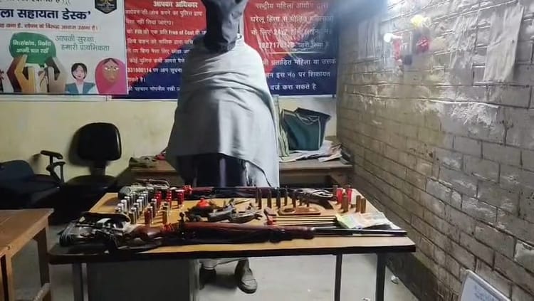 Bihar: पटना में हथियारों का बड़ा जखीरा बरामद, कुख्यात अपराधी गिरफ्तार; छापेमारी अभियान में मिली सफलता