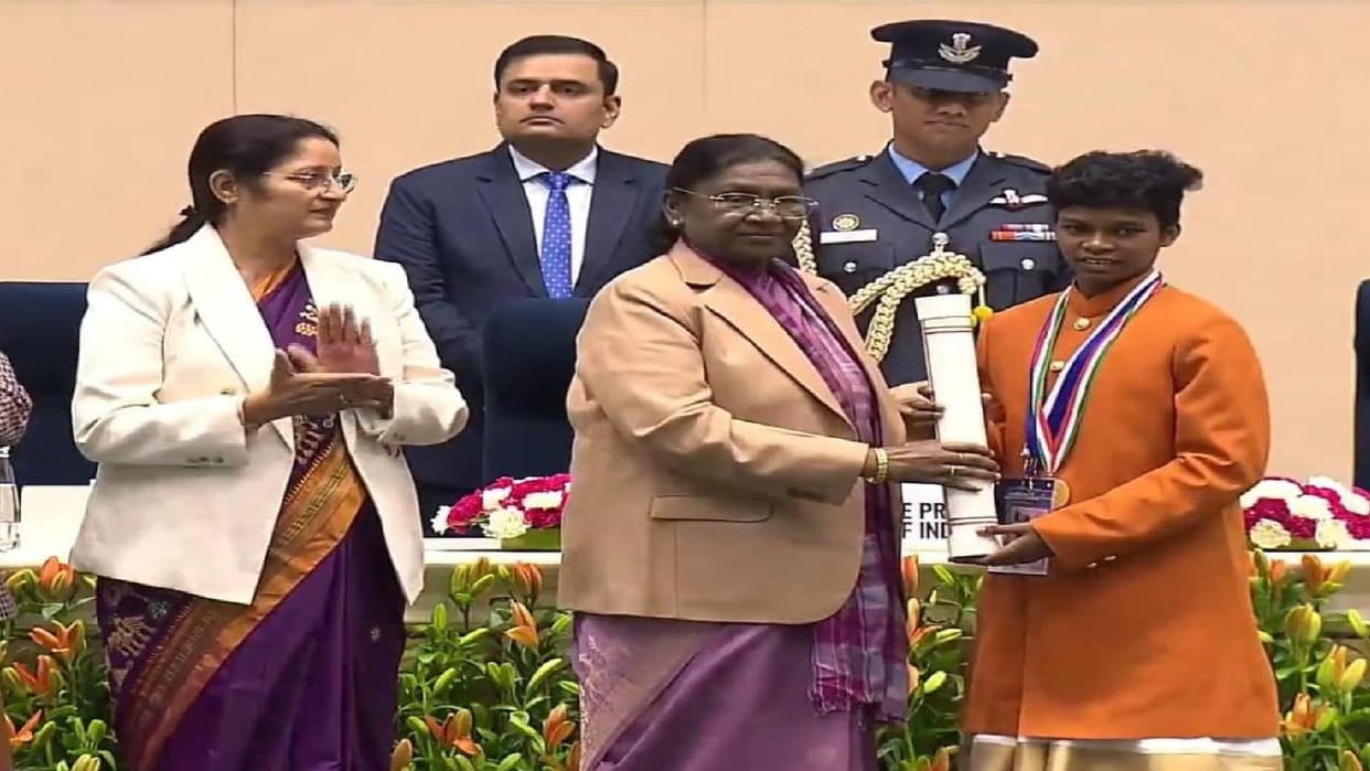 Yogita Mandavi of Kondagaon receives Prime Minister's National Child Award for outstanding performance in Judo