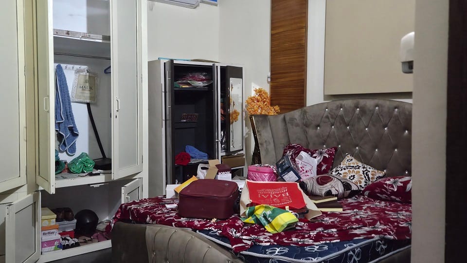 Bijnor: Air Force personnel went on duty in Jammu and Kashmir, new bride went to her maternal home, thieves to