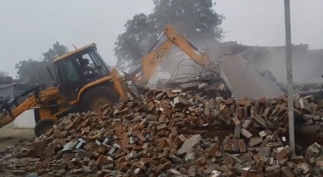 Kanpur Dehat The Babas bulldozer rolled onto the playground four illegally constructed houses were demolished