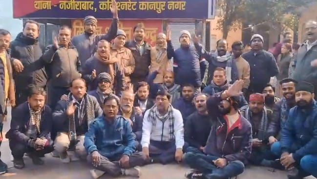 Kanpur BJP workers angered by the misbehavior of police outpost incharge hours of protest and demonstration